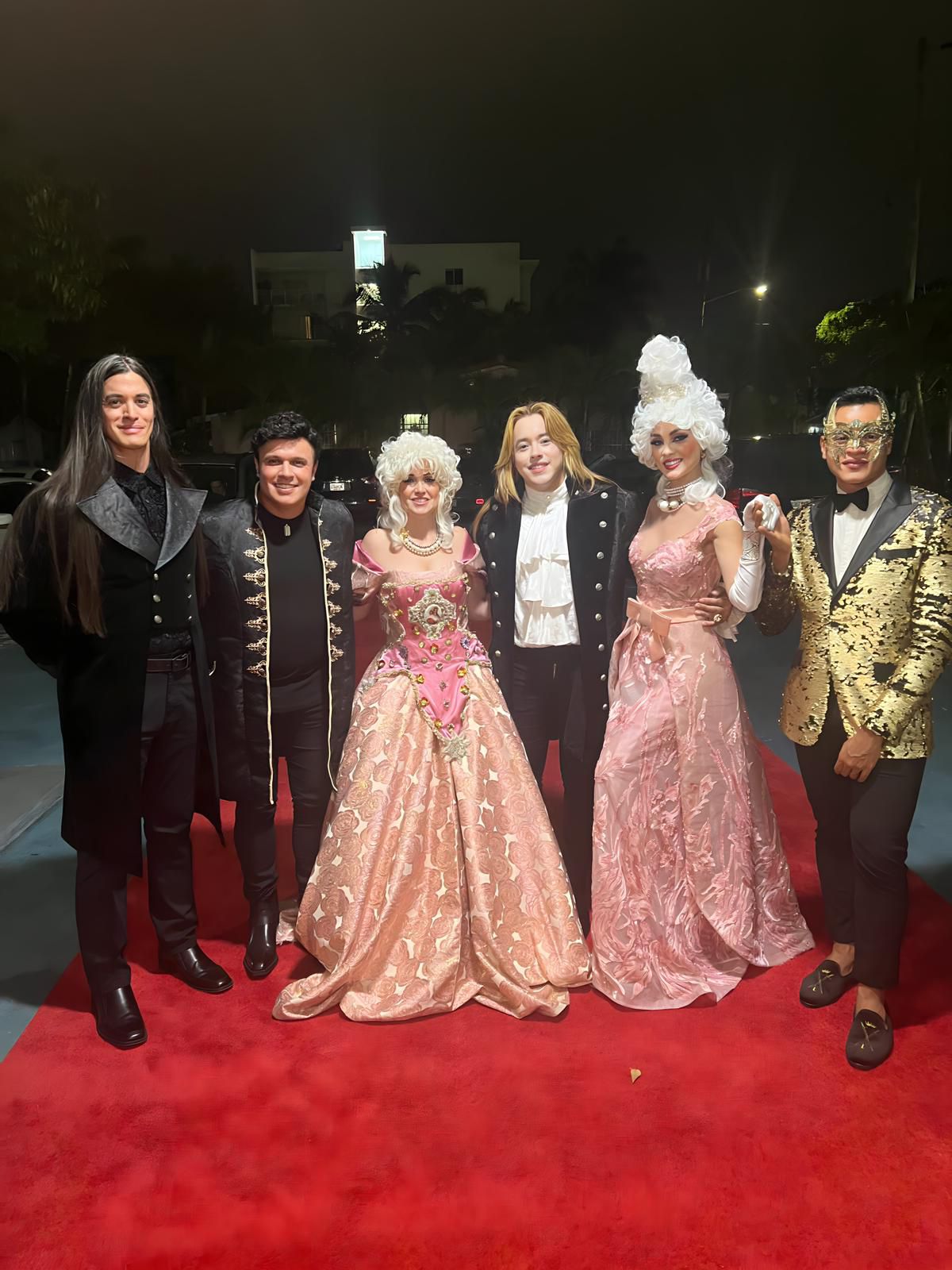 Gran Gala Victoriana guests on the red carpet