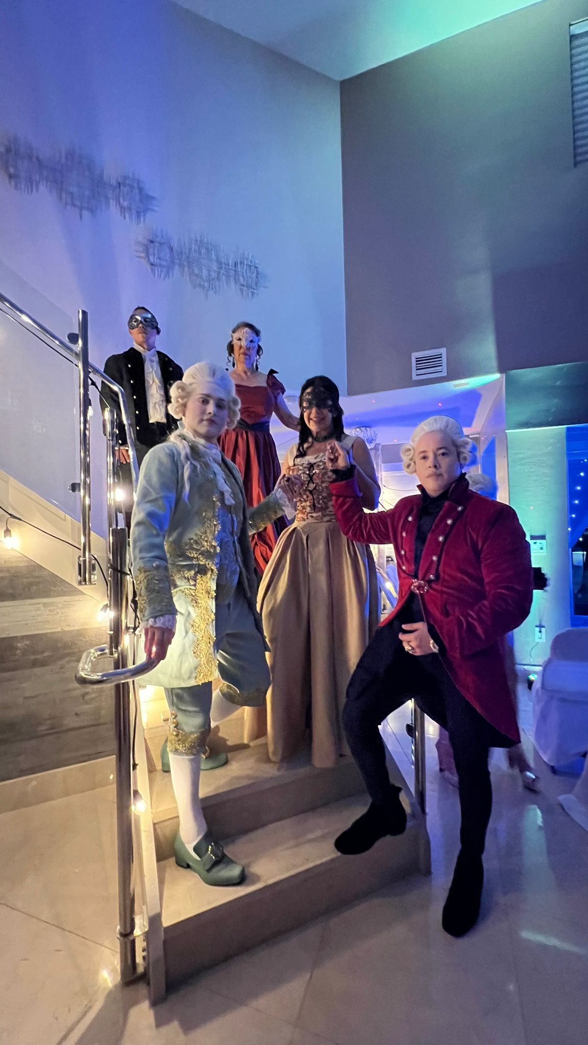 Gran Gala Victoriana cast on the staircase